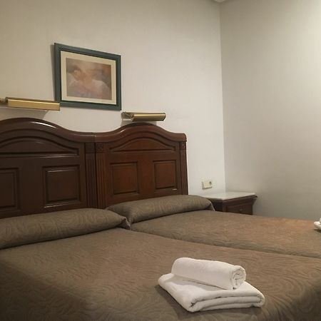 Hostal Conchita Legazpi Madrid Luaran gambar