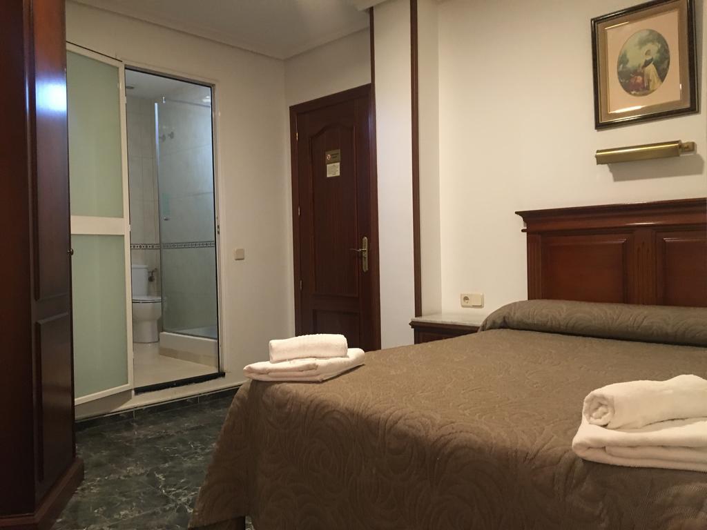 Hostal Conchita Legazpi Madrid Luaran gambar
