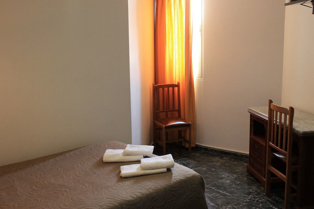 Hostal Conchita Legazpi Madrid Luaran gambar
