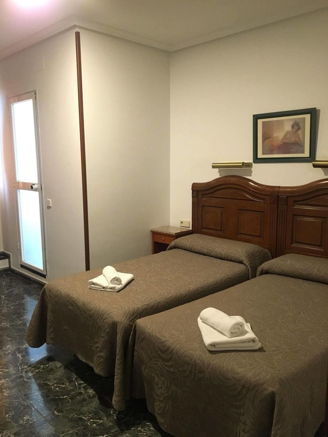 Hostal Conchita Legazpi Madrid Luaran gambar