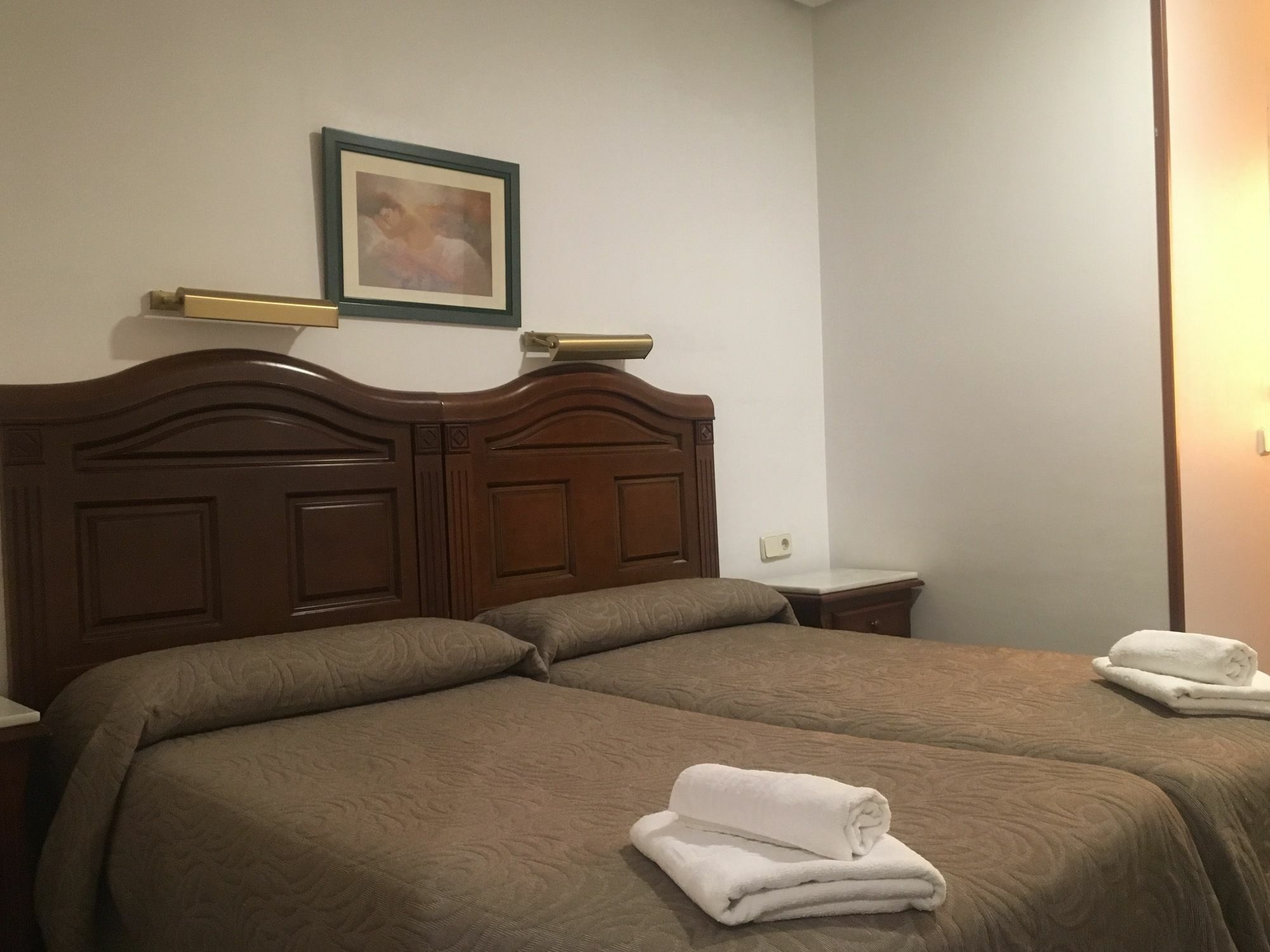 Hostal Conchita Legazpi Madrid Luaran gambar