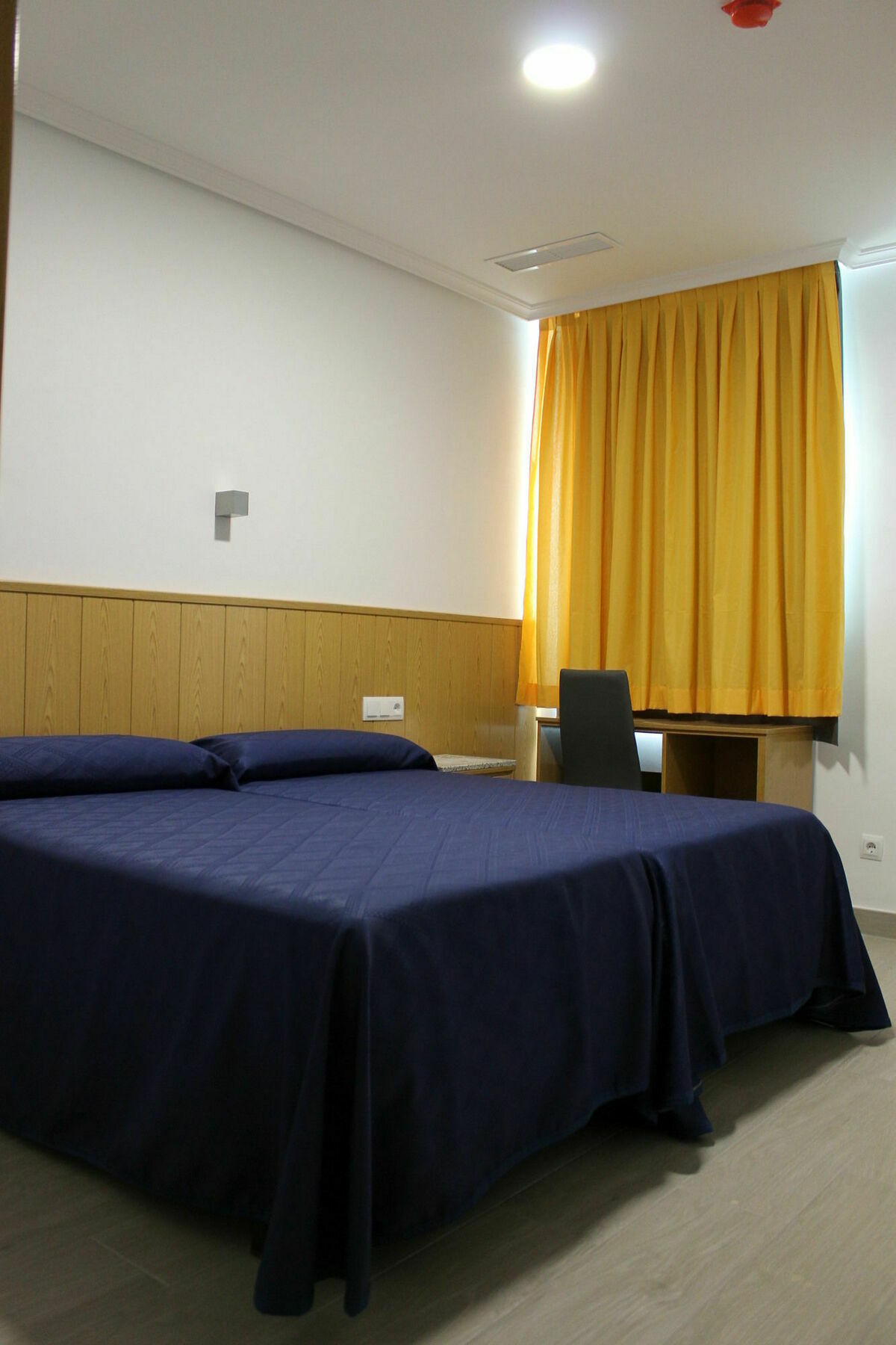 Hostal Conchita Legazpi Madrid Luaran gambar