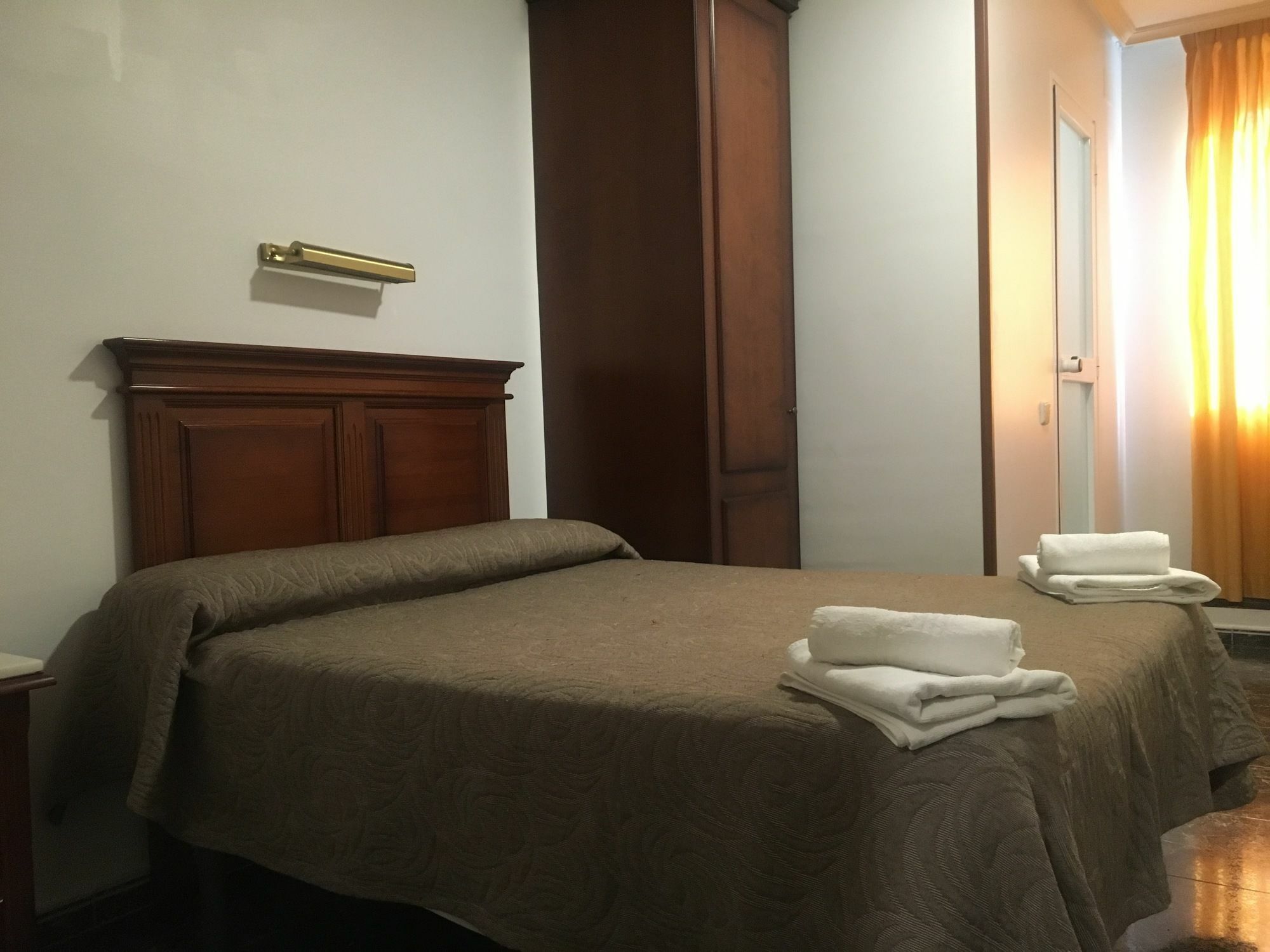 Hostal Conchita Legazpi Madrid Luaran gambar