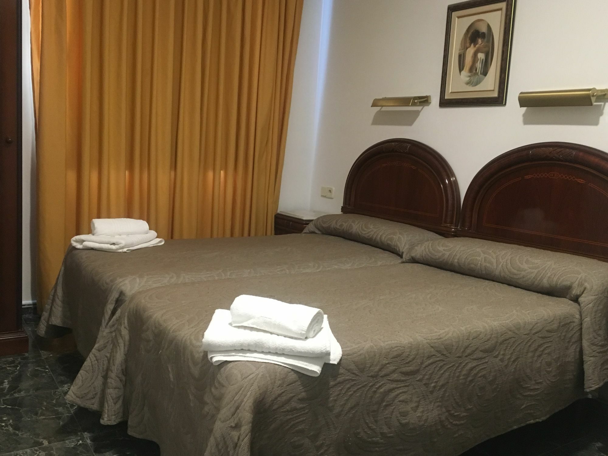 Hostal Conchita Legazpi Madrid Luaran gambar