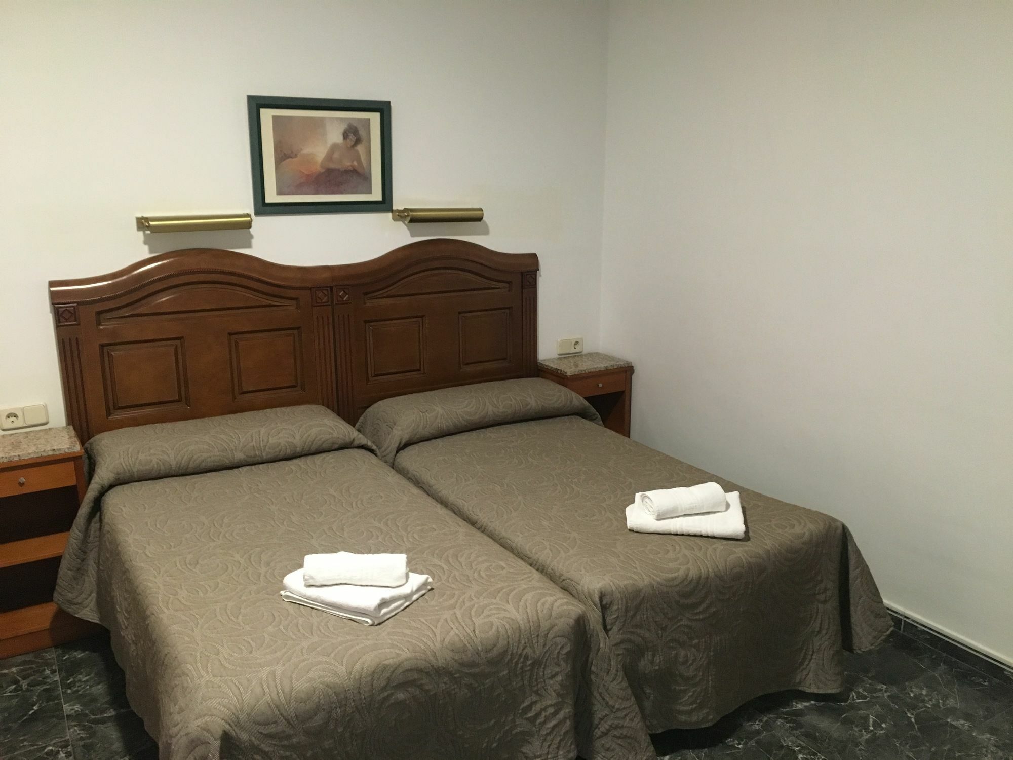 Hostal Conchita Legazpi Madrid Luaran gambar