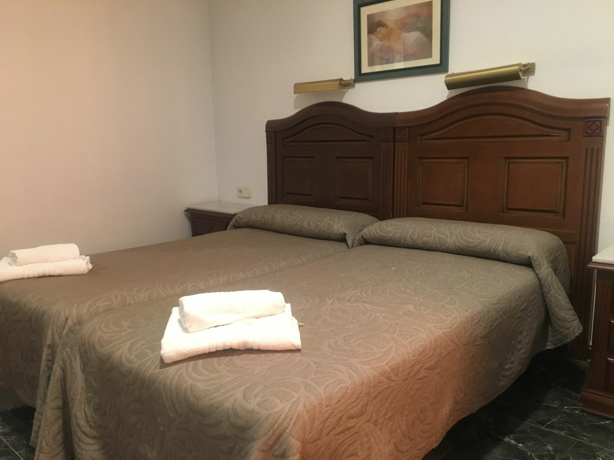 Hostal Conchita Legazpi Madrid Luaran gambar