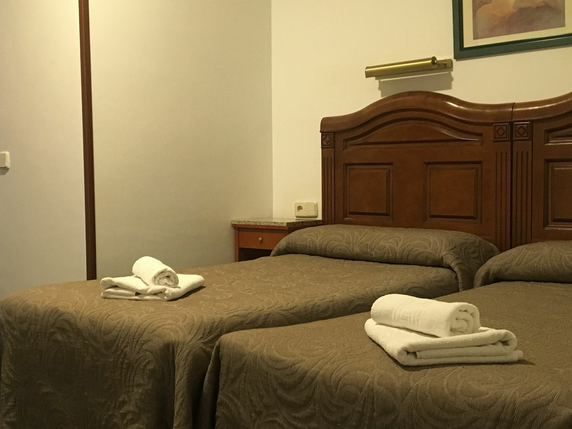 Hostal Conchita Legazpi Madrid Luaran gambar