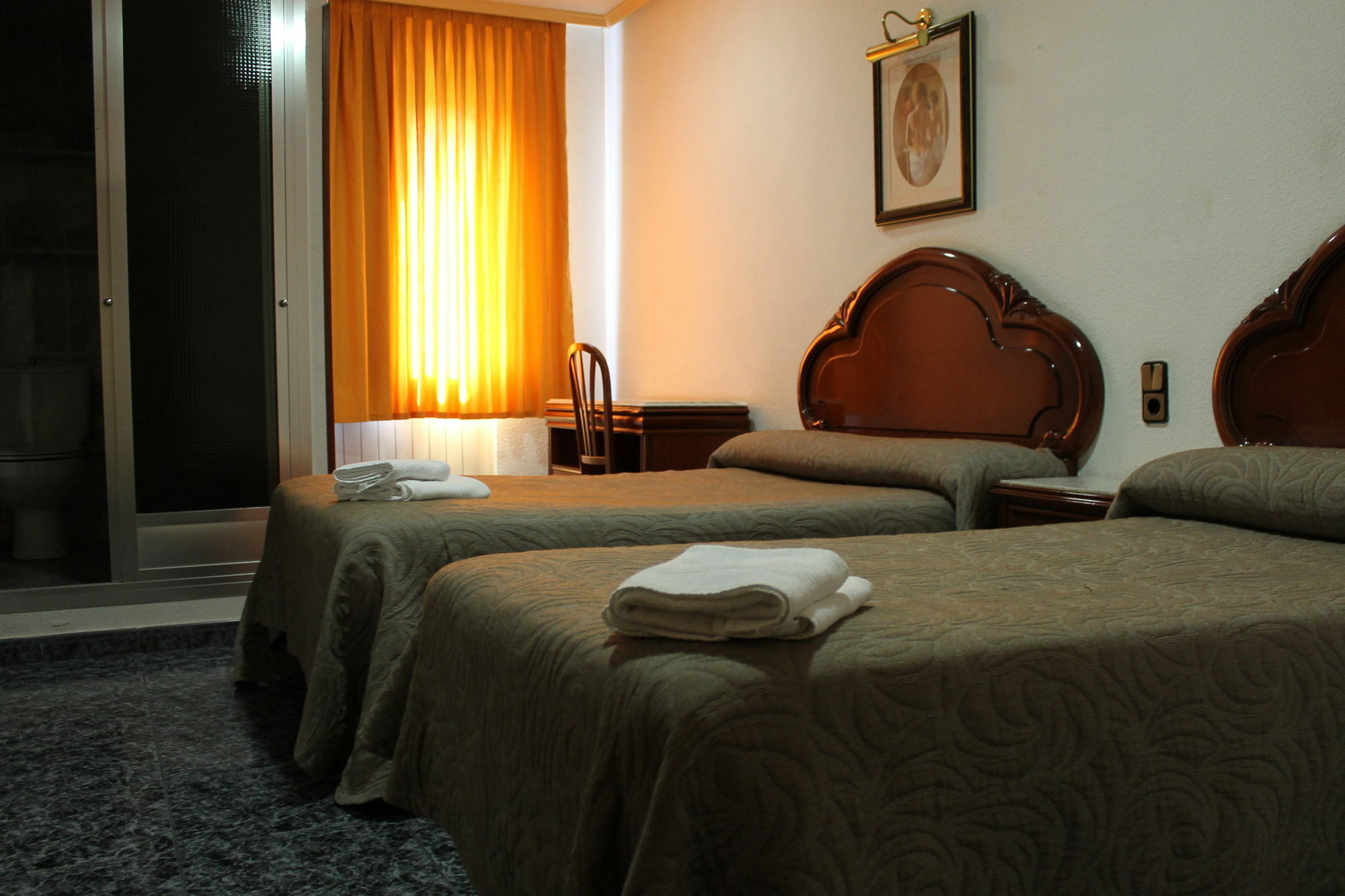 Hostal Conchita Legazpi Madrid Luaran gambar