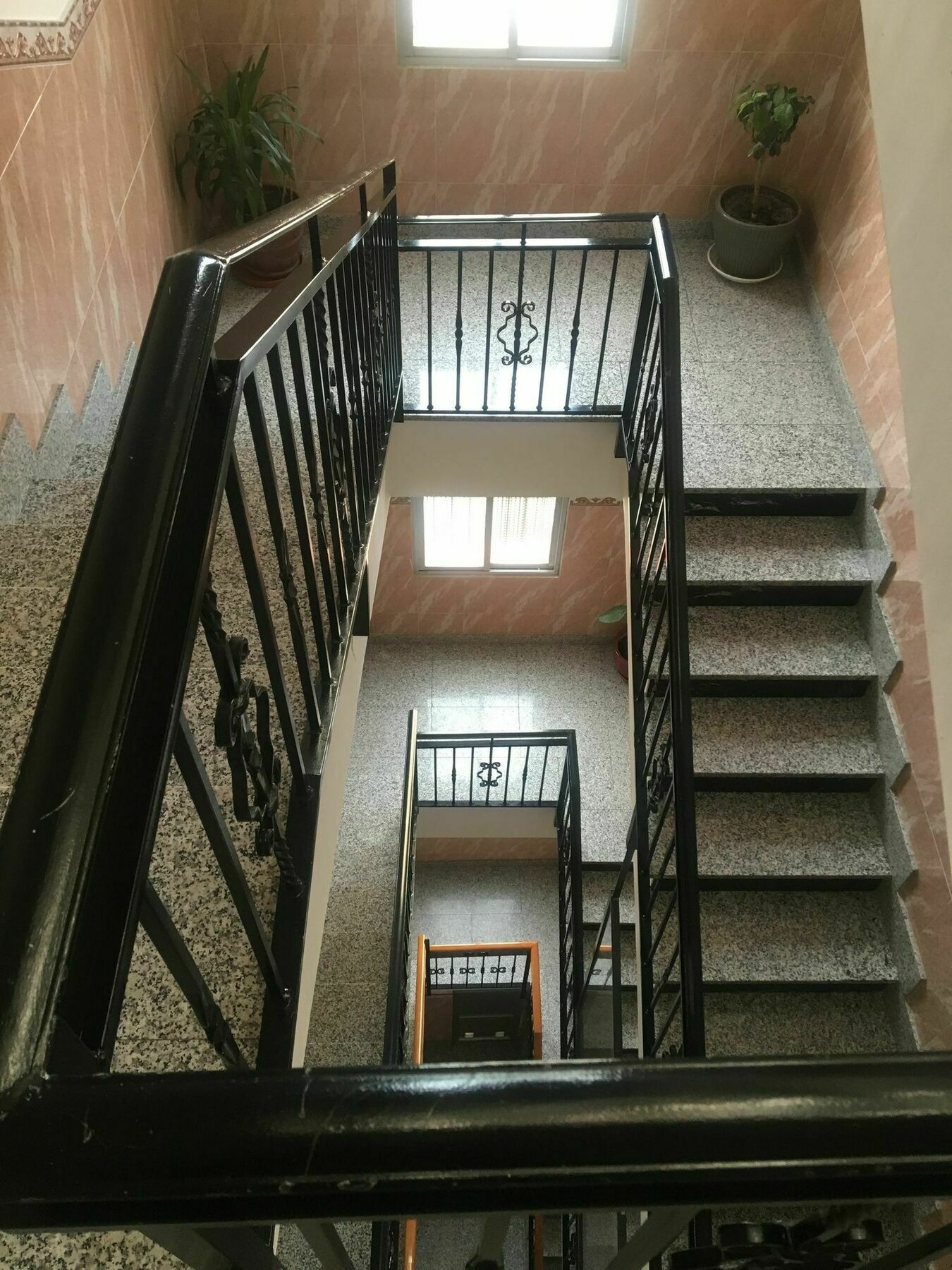 Hostal Conchita Legazpi Madrid Luaran gambar